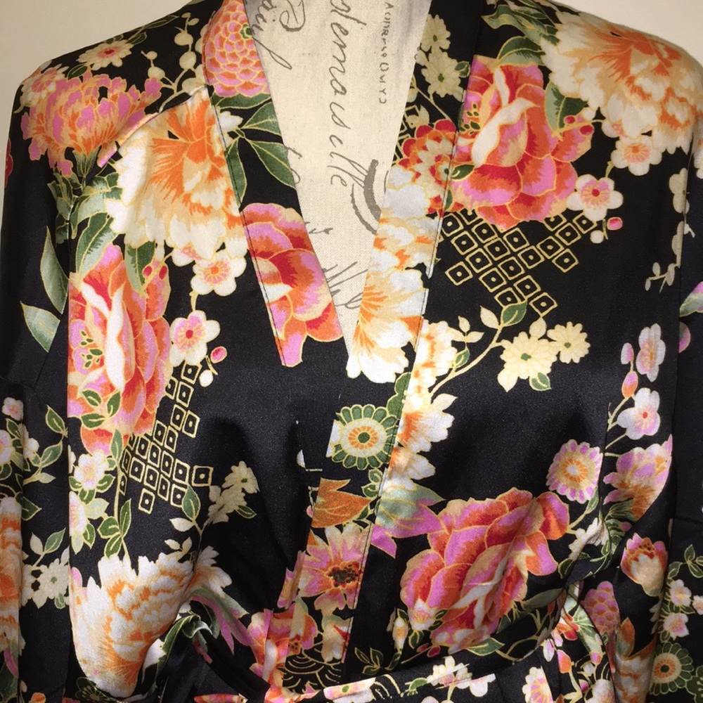 Kimono Style Robe - Picture 3 of 5